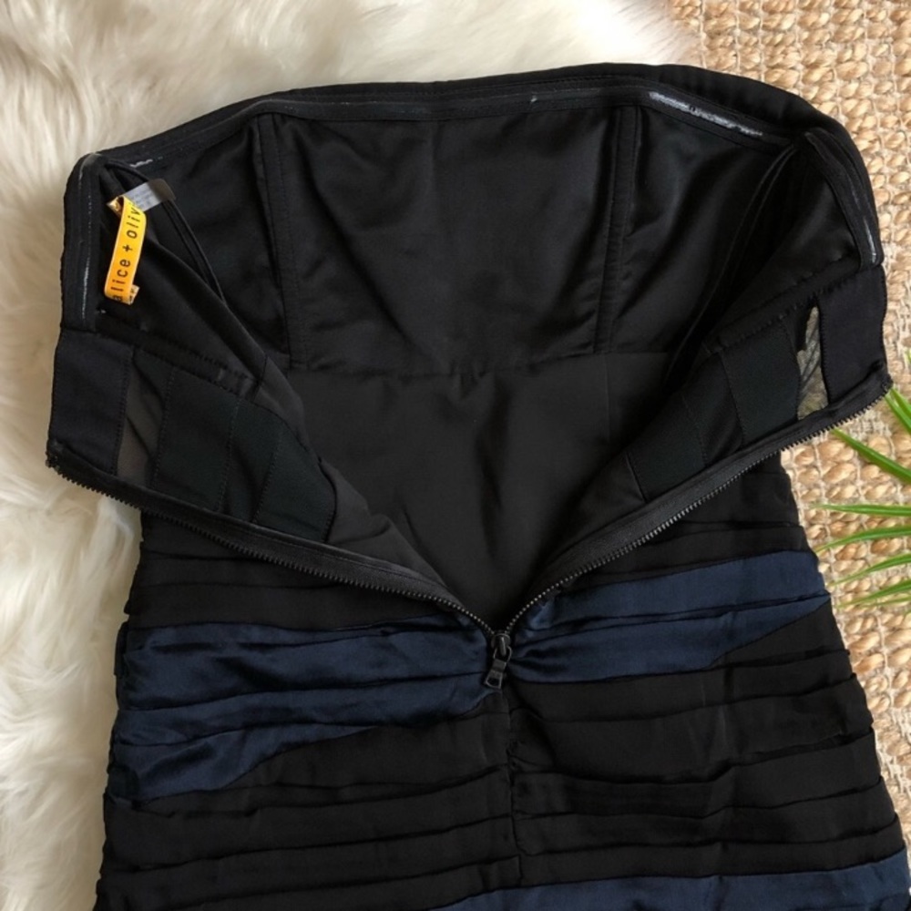 Black and blue Alice + Olivia strapless dress - Picture 2 of 8